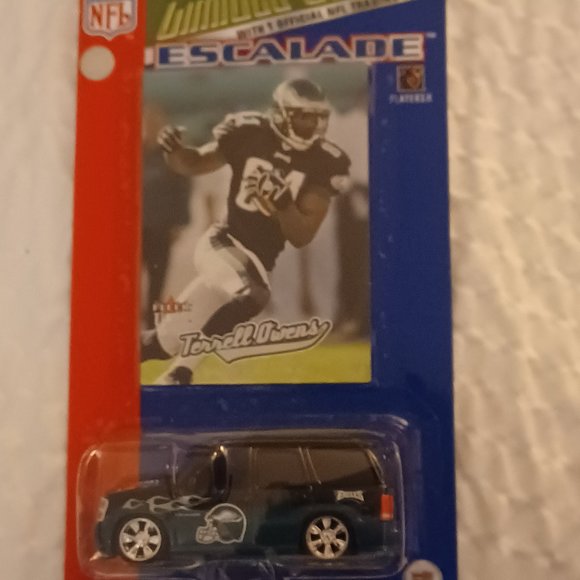 NEW FLEER  NFL ESCALADE/ TERRELL  OWENS  TRADING  CARD - Picture 1 of 3